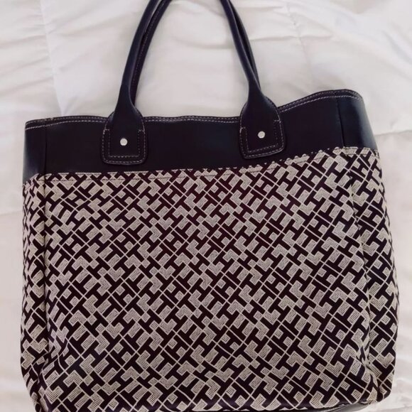 SOLD Tommy Hilfiger Logo Jacquard Leather Striped Tote Bag in Gray and Black - Picture 10 of 10